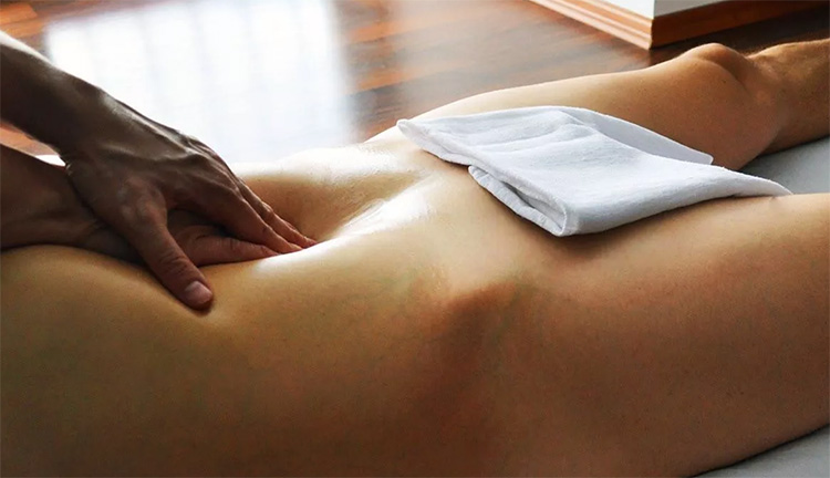 Как мужчинам нужно делать расслабляющий массаж Tandem Massage.
